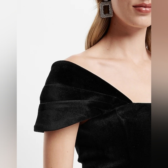 🔆 Express Black Velvet Off-Shoulder Mini Dress, Small - Picture 3 of 5